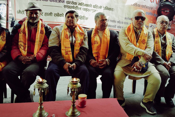 कवि अर्यालकाे ‘पर्खालभित्रको जून’ लोकार्पण